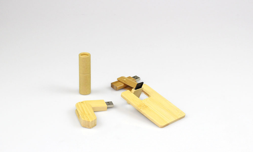 Clés USB en bois, en bambou et en carton toutes formes.