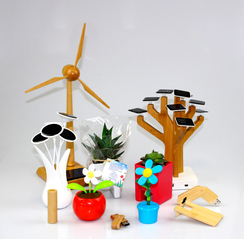 Eolienne bois solaire, chargeurs à énergie solaire, port USB à énergie solaire, clés USB carton, clé USB bois, clé USB bambou, plantes, graines, plantes de bureau dépolluantes, fleur solaire , fleur en bois. <br> Plantes en pot zinc en plastique, en verre, en terre cuite <br> Plante en sachet kraft <br>Canes chinoises, bambou.